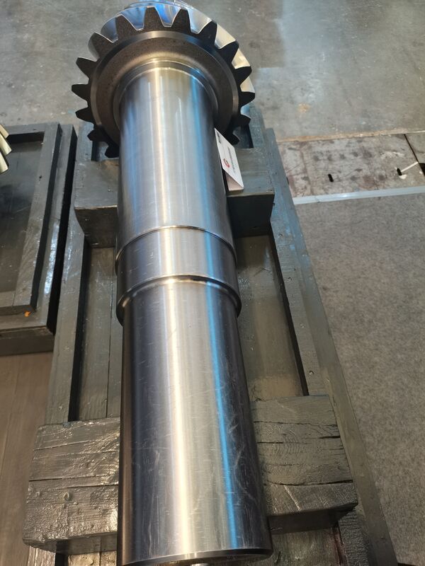 বড় ব্যাসার্ধের উচ্চ নির্ভুলতা স্পাইরাল বেভেল গিয়ার সেট ক্রাশার রিডাক্টরগুলির জন্য HRC45-62 কঠোরতা সহ